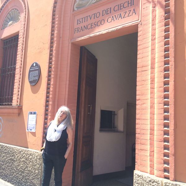 Il segretario Bianca Maria Carchidio allingresso dellistituto dei Ciechi di Bologna